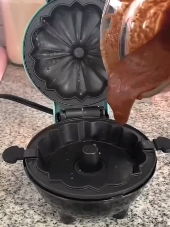 A sua dose de alegria e sabor em minutos! 🍰 Apresentamos a Mini Máquina de Assar Bolo Portátil – a forma mais fácil e rápida de fazer bolinhos deliciosos em casa. 🔥 110V/220V Mini Máquina De Assar Bolo Portátil Pronta Entrega Elétrica Portatil Forma De Fazer Bolinho De R$ 160,00 💰 *Por R$ 60,90* 😱 🛒 Compre agora 👉 https://s.shopee.com.br/AA8JHzZRxz ⚠️ Promoção sujeita à alteração de preço e estoque do site