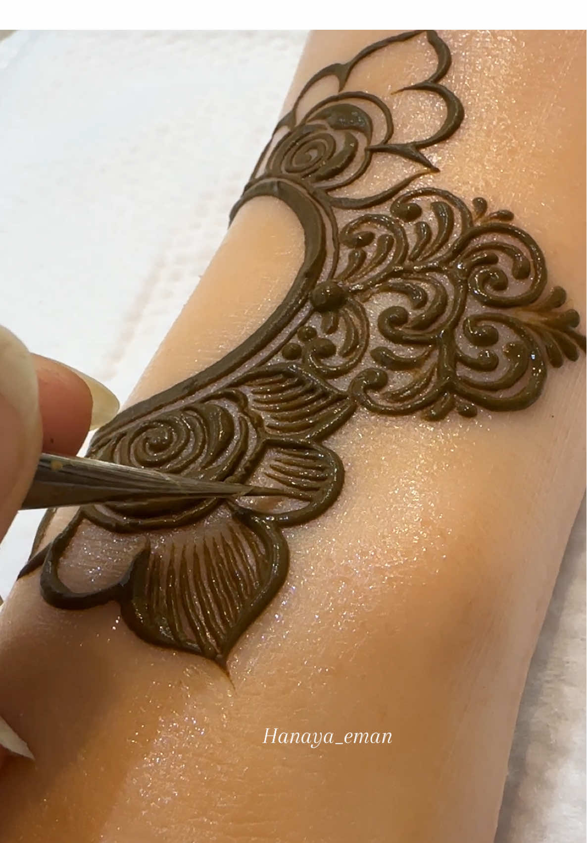 🌿🌸🫰🏼Hay guys here’s another henna design with new angle new vibe with a new perspective @SolangeBeautySalon #creatorsearchinsights #foryoupage #fyp #2025 #trending 