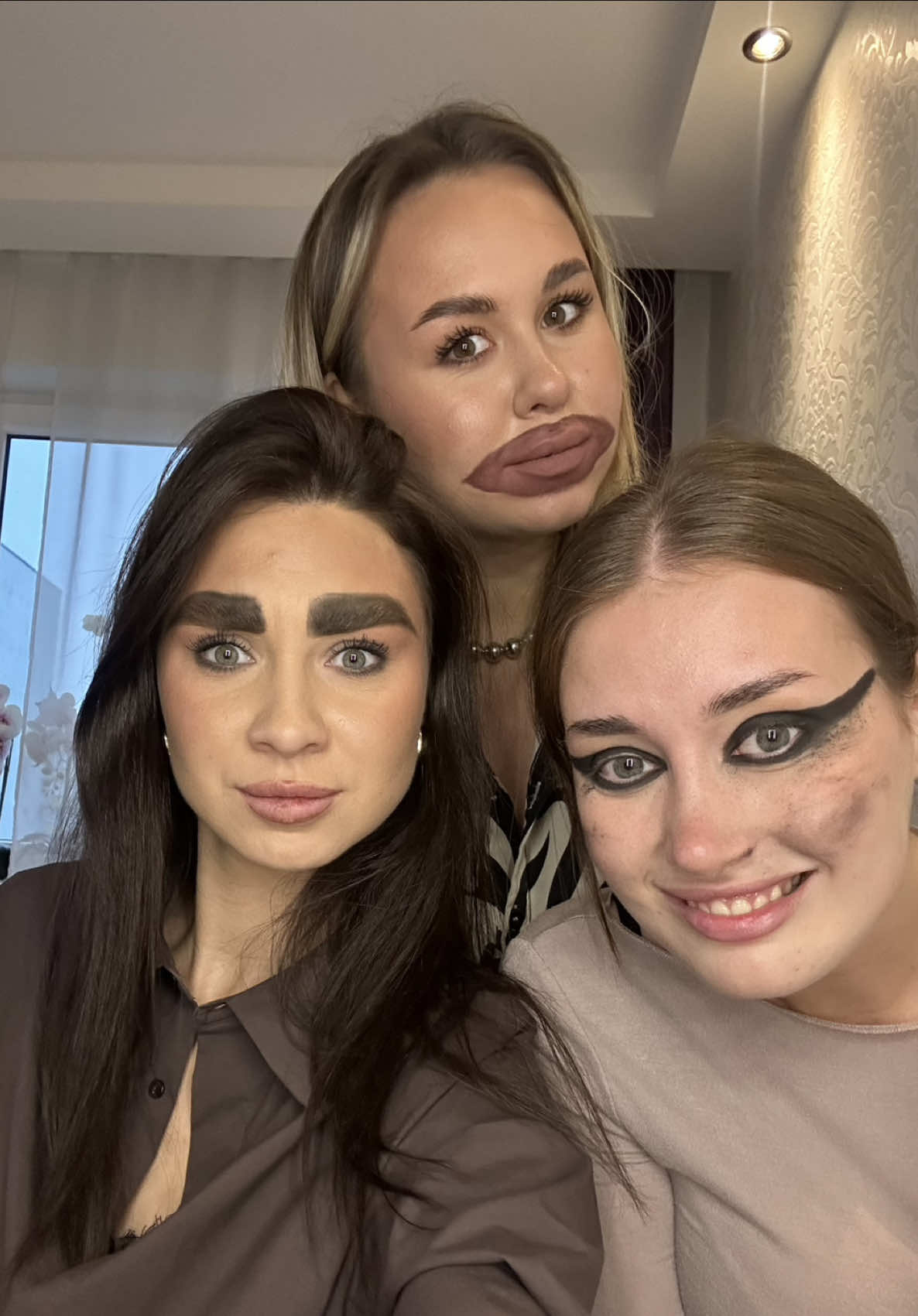 Три девицы под окном, пряли поздно вечерком!@carry @Ксю💋 