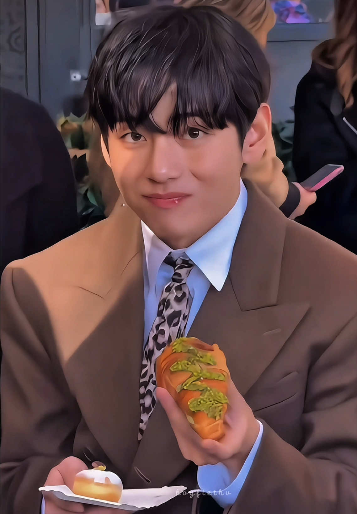 🤏🏻😭 #taehyungxceline #vxcelinepfw #celinesummer2026 #taehyung #fyp 