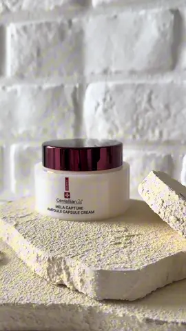 💫Centellian24💫 Focus sur mela capture ampoule capsule cream de la jolie marque @Centellian24  Cette crème à la texture incroyable illumine le teint dès la première application. Des capsules de melasma pour  hydrater et raffermir dans un gel rose qui booster l’hydratation et l’élasticité. On aime: la texture inédite: les capsules apportent une hydratation intense à la peau et améliorent sa fermeté dès la première application On adore: la douceur de cette crème et le glow immédiat qu’elle apporte à la peau. On valide: peau plus ferme, parfaite hydratée, deux capsules suffisent à illuminer le teint et repupler la peau visiblement.   À shopper sur @YesStyle avec le code FAERY1212  #Centellian24 #Slowaging #Brightening #Capsulecream #Pearlcream                       