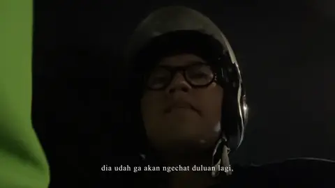 hai, ini aku. seseorang yang udah mau menyerah. bukan karena aku berhenti menyayangimu, namun menurutku rasanya sudah cukup untuk mengejar. aku kelelahan, aku paham bahwa bukan aku yang kamu inginkan.