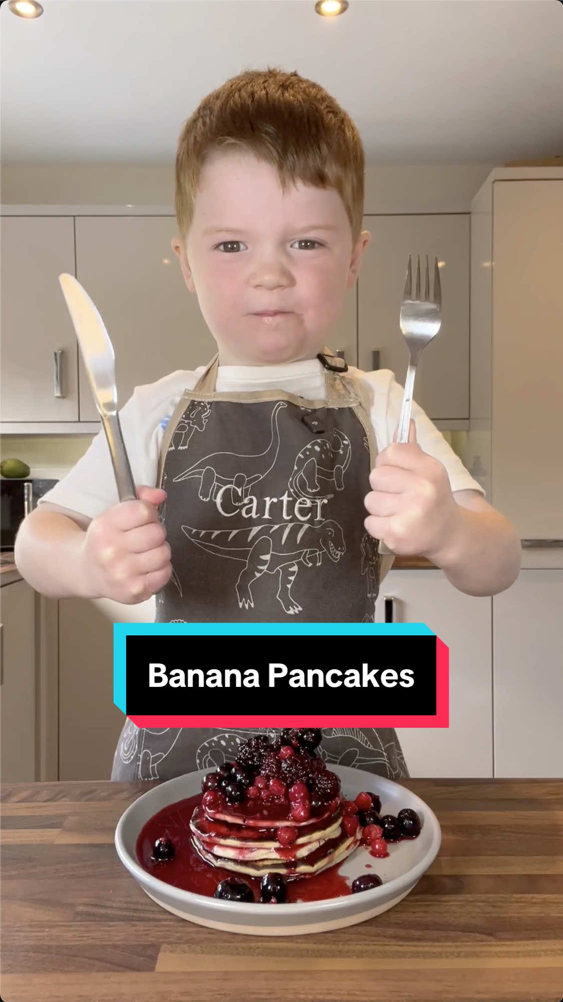 Today we’re making Banana Pancakes! 🥞 Super easy to make!! You got to try them! 😊 @HexClad @nutribullet #fyp #fun #pancakes #chef 