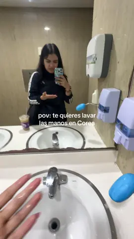 En Corea es súper común encontrar este tipo de jabones en los baños públicos y pues no se… como que no me acostumbro 🥲 #coreadelsur #vidaencoreadelsur #mexicanaencorea #funnyvideos #bañopublico 