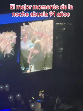 Abuela 91 años no n el concierto #tampa #marcoantoniosolis #mascercadeti #🥰🥰🥰🥰❤️❤️❤️ 