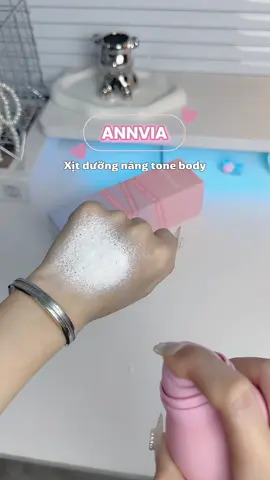 Xịt dưỡng nâng tone Annvia , ní nào makeup mặt với cổ lệch tone thì thử liềng #annvia #nangtone #makeupbody #bodycare #xitbody 