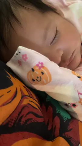 I love @Old Navy Official clothes for babies/kids sooo cute 👻🎃 #oldnavy #newborn #MomsofTikTok #momtok #halloween 