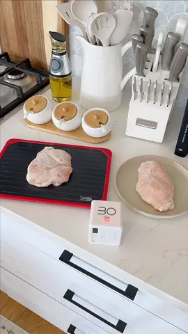 Have yall seen this defrosting tray?! I’ve been using it for years! It works like magic! 🤩 How many times do you forget to take the frozen chicken out ahead of time? Because same!! 💁‍♀️🤦‍♀️ I love that it barley takes up any space in your kitchen. 