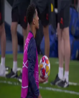 اخر من يدير على اغنية😂😂#دس #بلينغهام #تصميم_فيديوهات🎶🎤🎬 #القدم_عشق_لا_ينتهي👑💙 #تيم_مصممين_ليبيا⚜️🇱🇾 