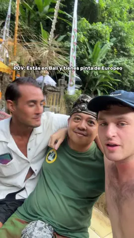 Bestial el vídeo, evidentemente no entienden nada de español. En verdad, no pasa nada: si te cobran un poco más en estos países, mientras no sea exagerado, oye, piénsalo como una propina. Unos máquinas, la verdad y la cascada bestial. #bali #españolesporelmundo