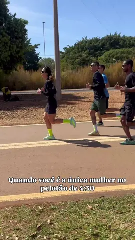 Run the world, GIRLS!! 💪🏻 Claro que eles estavam no pace confortável e eu no pace forte kkkkrying Treino difícil, jogo fácil (eu espero, pq todos os dias estão difíceis) 😂😂 #runtheworld #rungirl #corridafeminina #runner #corridaderua 