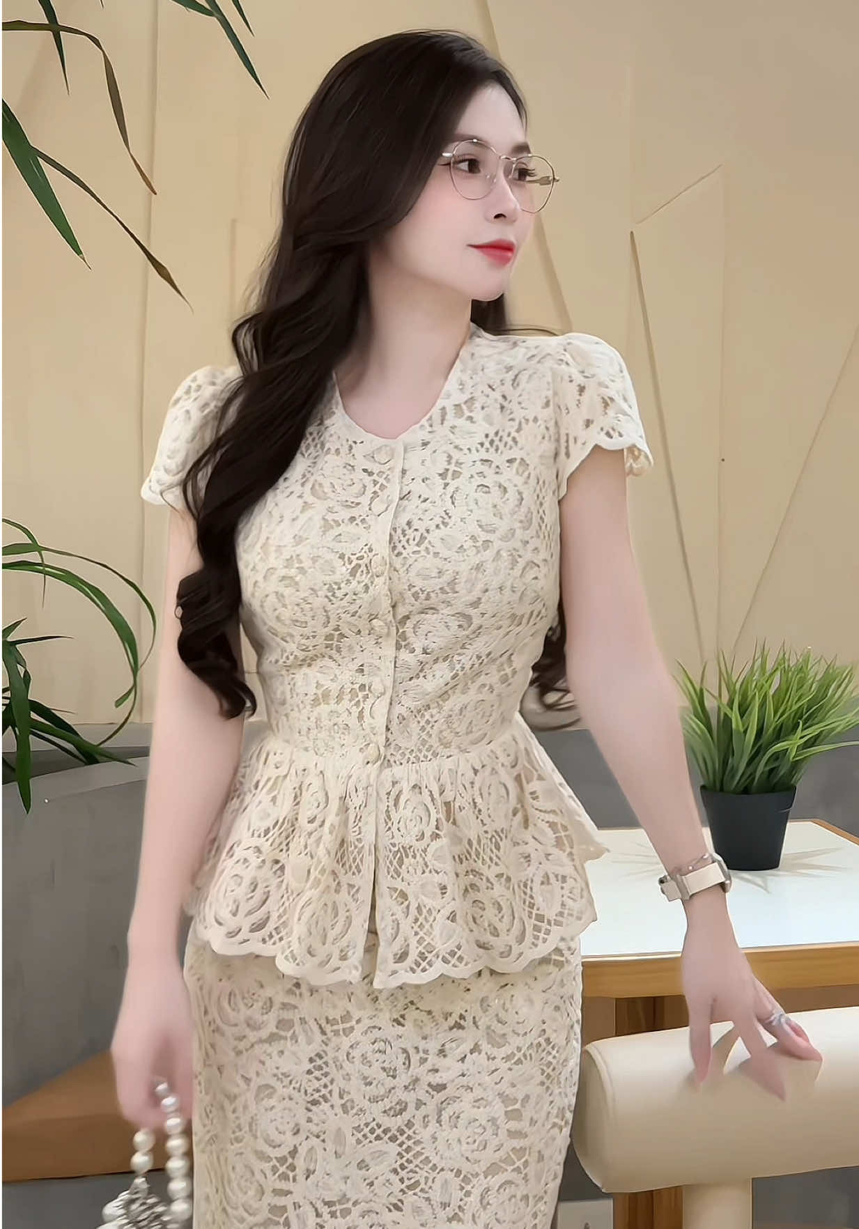 Không cần là công chúa của cuộc đời ai. Tôi tự là nữ hoàng của cuộc đời mình… 💫 #xuhuong #lyna_vaythietke #setdep 