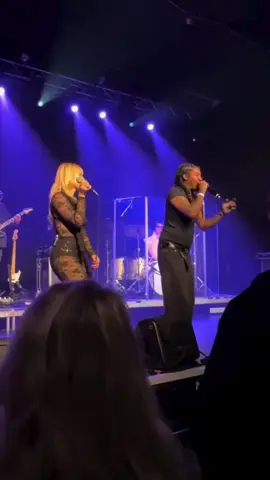 Is that…. Natasha beddingfield?😂 TT:erynurra