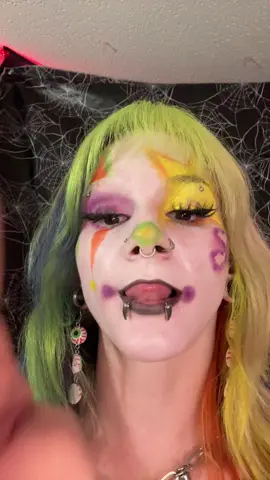 I LUV HALLOWEEN🦇🎃😈👻 #halloween #clowngirl #clownmakeup #halloweenmakeup #alternative 