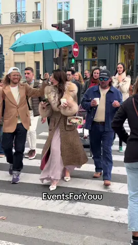 @Lana Del Rey walking in Paris #lanadelrey #honeymoon 