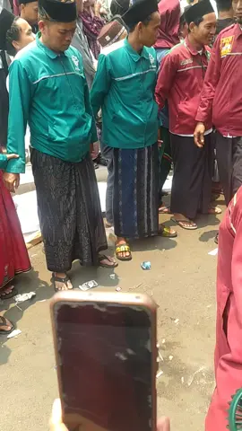 iring-iringan keluarga besar cilongok. HAUL TUAN SYEKH ABDUL QODIR AL-JAELANI YANG KE-67 #haulakbarcilongok  #kerajaancirebon #kerajaansumedanglarang  #kesultanan #cilongokpasarkemis 