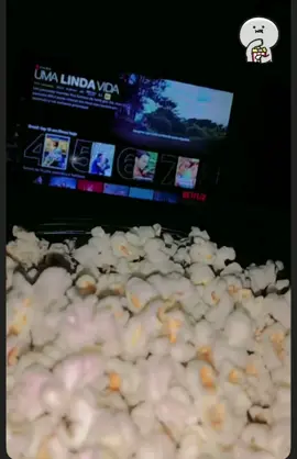 ✨ Domingo à tarde do jeitinho certo: Netflix, pipoca e descanso em casa 🍿📺💤 #DomingoPerfeito #NetflixTime #Relaxando