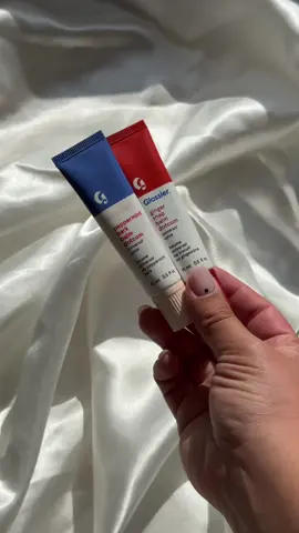 Sweet? Spicy? Why not both. Meet Sugar + Spice Balm Dotcom Duo, balms that are basically dessert for your lips in a giftable, collectible tin. Shop the duo before it’s gone. 🍫 Peppermint Bark → white chocolate, peppermint + candy cane, clear w/ ruby shimmer. 🍪 Gingersnap → cinnamon, nutmeg, sugar cookie energy with a toasted taupe tint. Available for a limited time at Glossier + @sephora. #glossier #balmdotcom #holiday 