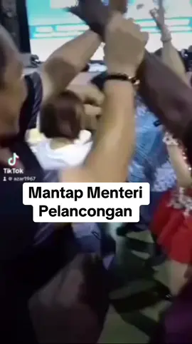 Mantap menteri pelancongan. Mantap Menteri Pelancongan.  Majlis Pesta Tanglung Bersama Rakyat bersama YB Dato Sri Tiong King Sing, Menteri Pelancongan, Seni dan Budaya di Telemong, Pelangai yang dianjurkan oleh Bomba Sukarela Telemong dan Guan Di Temple Telemong. Acara ini pada 5 Oktober 2023 yang dimuatnaik semula oleh facebook Azahar_67 (link: https://www.facebook.com/reel/6868421369940487/?mibextid=ZZyLBr)