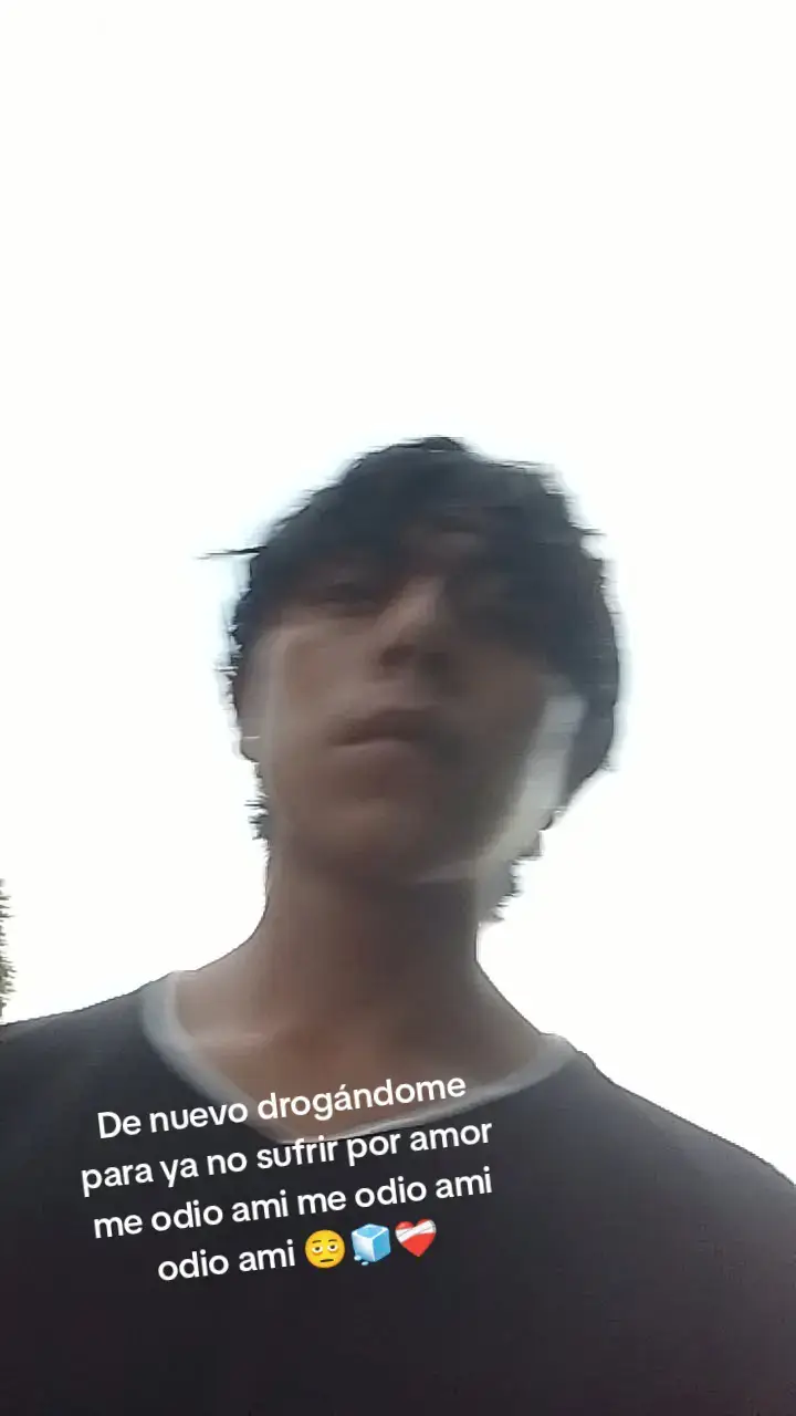 ya nose ni que me está pasando últimamente me siento muy raro y ya no siento nada ya nise que me pasa siento que solo estoy en un mundo donde todos me quieren hacer daño gracias por todo gracias por dejarme solo en mi peor momento 😞😞🧊❤️‍🩹🫩