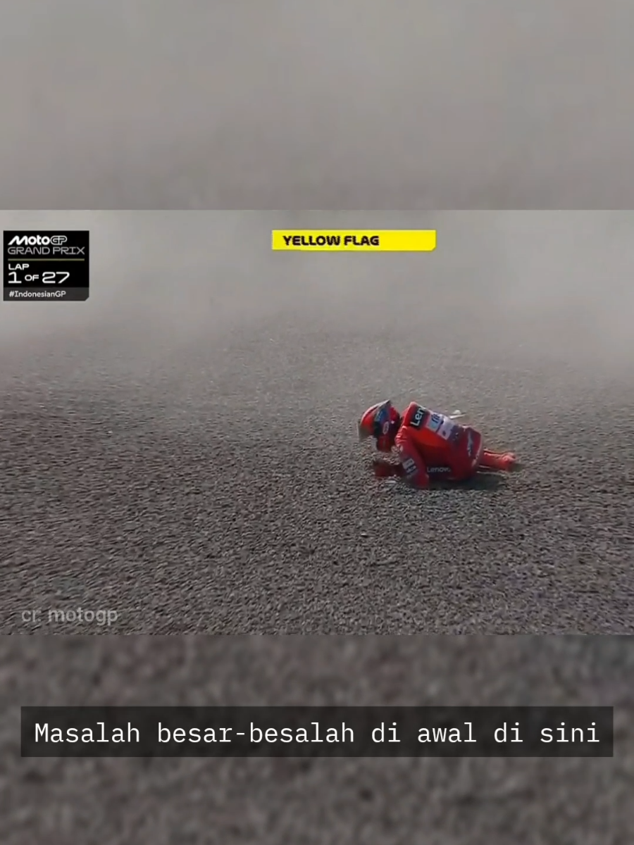 Akibat terlalu nafsu, Marco Bezzecchi malah menabrak Marc Márquez😔 Lekas sembuh Marc♥️ #marcmarquez93 #IndonesianGP #Mandalika #Ducati 