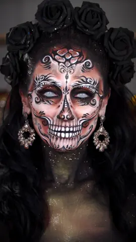 Spooky season 🖤💀🥀 Inspired by La Catrina and the amazing work of @💀 𝖆𝖑𝖊𝖝 𝖍𝖚𝖌𝖆 🖤  . ✨The waiting list for my artistic course is open ! LINK in bio✨ . #halloweenmakeup #skullmakeup #catrinamakeup #halloweenmakeupideas 