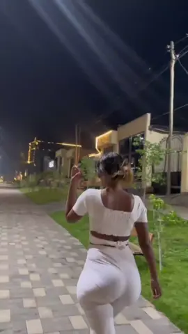 አንዳንዴ እንዳ ጥሩ ነው😎#ethiopian_tik_tok🇪🇹🇪🇹🇪🇹🇪🇹 #@Mery surprise &gift planerሀዋሳ @Hela surprise&event organizer @Dagi_money_prank @አንፆኪያ የባህል ምግብ ቤት ሀዋሳ @liyu design 