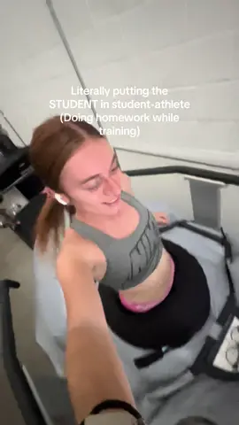 Time efficiency at its finest 😛#studentathlete #training #crosscountry #werk #psychology 