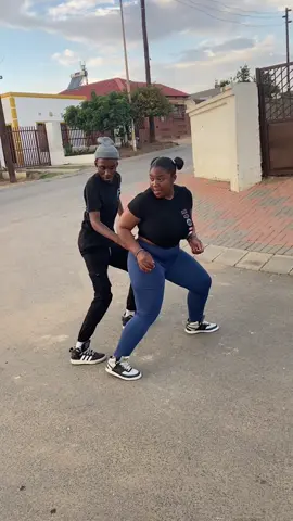 On the floor ❤️‍🔥❤️‍🔥🔥🔥I love you guys @Karabo Dc:@Viper_gunn.🖤 &beekaysa#amapianodance #vira #fyp #OnTheFloor #southafrica 