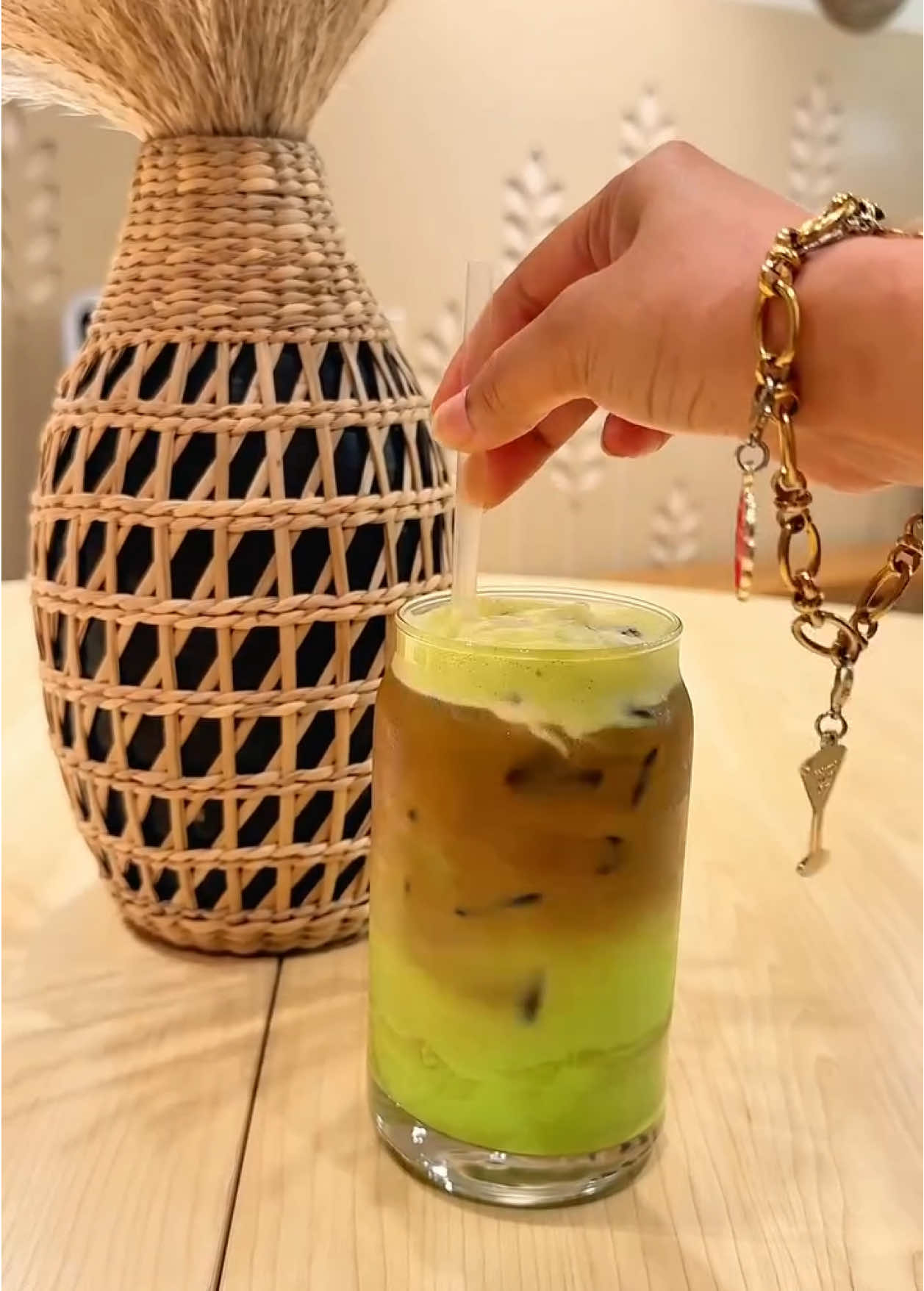 Brooklyn just got a glow-up 🌟 New Yemeni café just dropped in Downtown BK & it’s a whole vibe and right now having their soft opening ✨ 💫 Aesthetic on point ☕️ Adeni chai, pistachio latte, fresh juices 🍫 Dubai chocolate brownie = crunchy + gooey heaven (My favorite 🤩) 🪑 Comfy seating for daysss And guess what? 👀 A little birdie told me they’ll be scooping up their own in-house ice cream soon 🍨 Who’s pulling up for the grand opening? 😍 #BrooklynEats #NYCFoodie #CafeHopping #HiddenGemsNY#qahwahtimeny @Qahwah Time NY 