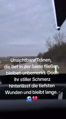 Unsichtbare Tränen, die tief in der Seele fließen, bleiben unbemerkt. Doch ihr stiller Schmerz hinterlässt die tiefsten Wunden und bleibt lange. 🌊💔