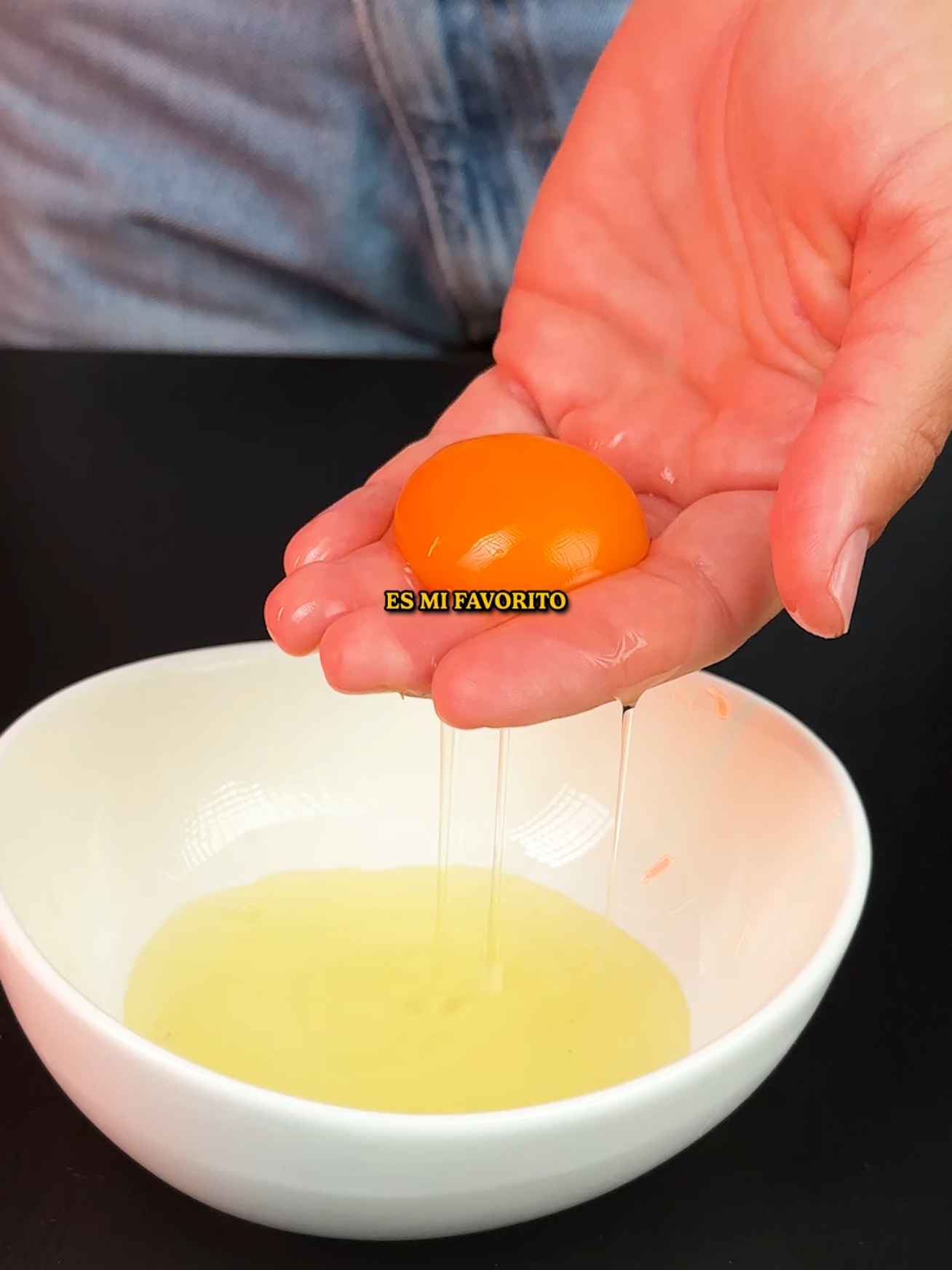 3 formas de separar huevos  #SepararHuevos #TrucosDeCocina #CocinaFácil #TipsDeCocina #HuevosPerfectos 