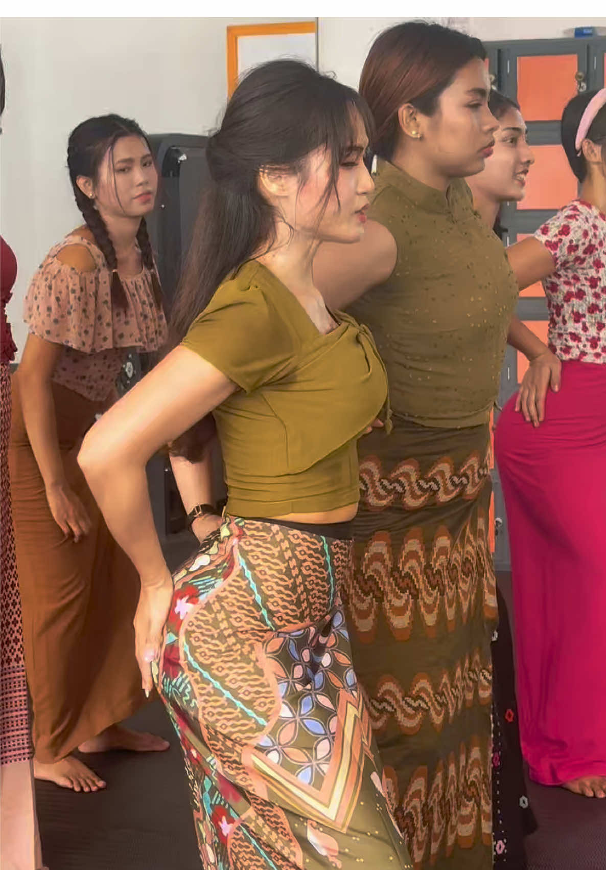 #ဟေ့ဟေ့မနှင်းဆီ #ရုပ်ရည်ချောပါသည် #အဲ့သည်လိုသဘင်သည်အစစ်တော့မဟုတ်ရပါချေပြီ🌹🌹🌹  #ဇိုးတပည့်ကျော်များနဲ့ #မြန်မာအက သင်ပေးတုန်းက 