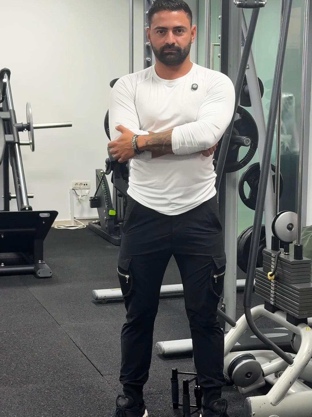 E timpul să nu mai amâni. De luni până vineri, în fiecare zi, antrenorul personal Robert Cercel îți arată exerciții simple, eficiente și fără echipament, pe care le poți face acasă, în câteva minute. Fără scuze, fără abonamente la sală – doar tu și voința ta. #FitnessAcasa #RobertCercel #ObservatorConstanța #Constanța