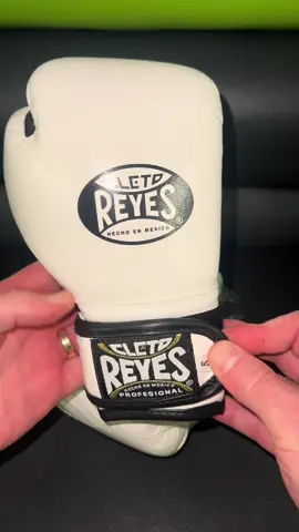 Unpack the kids #cletoreyes boxing gloves 🔥🔥 #open #white #reyes #fyp 