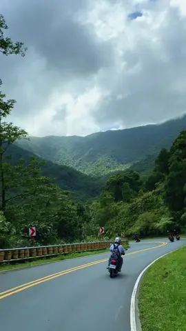 A simple ride, but the view of Sierra Madre makes it all worth it. 🌄🏍️ That’s my kind of therapy. 🌲⛰️