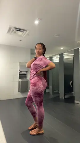 IDC what anyone says i need to drop like 10lbs i hate having a pudge I can’t suck in😫😫 but yes none the less my body is tea. #AllNatural #HomeGrown #BuiltNotBought #AlllMe