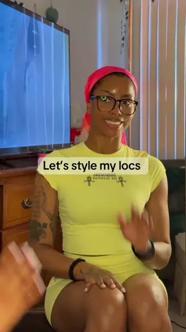 I hadn’t trimmed my locs since the beginning of the year, so yeah… it was definitely time. Day one was wash and detox, day two I retightened, and day three pipe cleaners. It was a process… i love @breeyon ꩜ loc brush #locs #sisterlocs #locstyles #loctok 