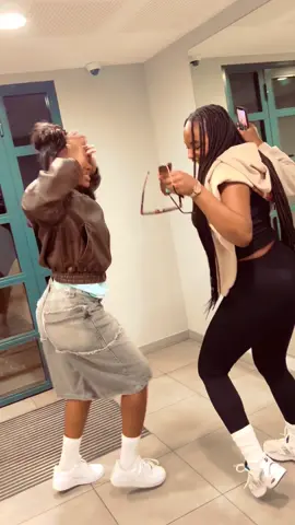 Mood du Week-end avec mes girls😍🔥🔥🥳 @lea_htdo @ÉLECTRA QUEEN BOMA 👑💋🇬🇦 @Desireeiyangui @Alice #tiktokgabon🇬🇦 #ntcham #fyp 