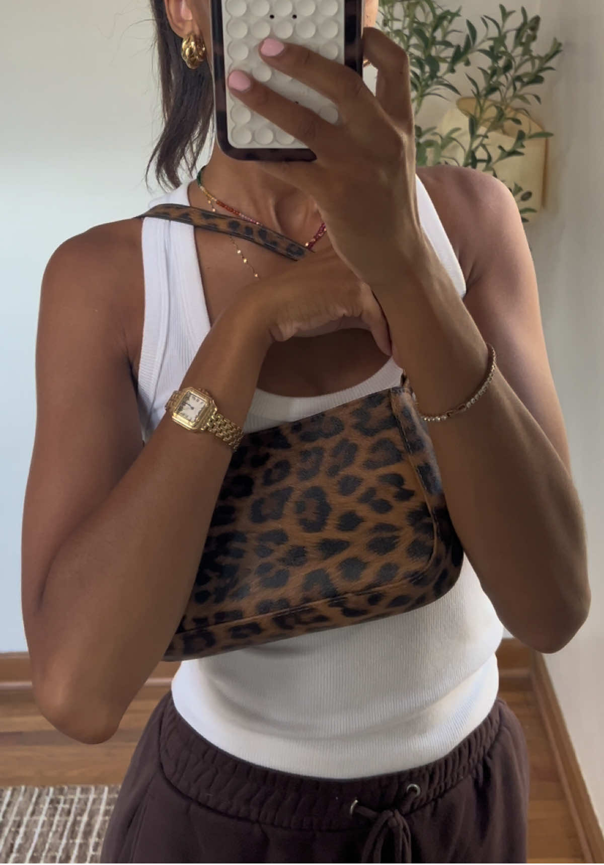 brown & leopard print in the fall >>> #fallfashion #fallaesthetic #falloutfits #princesspolly #leaopardprint fall outfit idea, casual loungewear outfit, leopard print bag 
