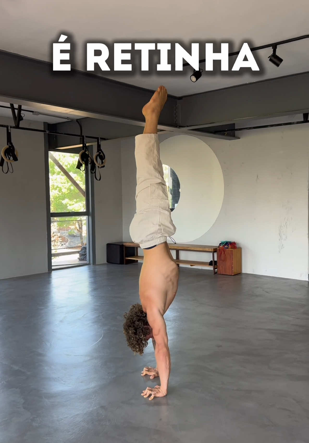 Passo a passo parada de mão 🤸🏼‍♂️✨ #mobilidade #handstand 