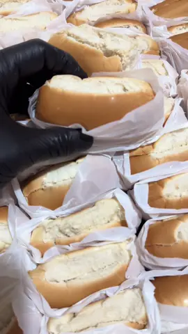 Mini pão hot dog 🌭 já cortados e colocados nos saquinhos  Por encomenda com antecedência 996795596 