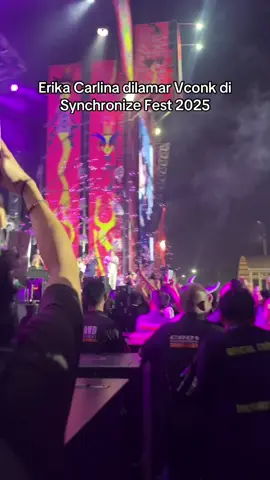 And she said yes🥺🥺 #SynchronizeFest25 #SalingSilang #be25sama 