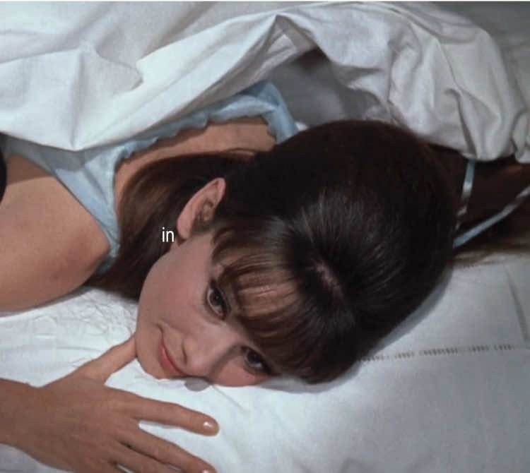 this trend is so cute ♡  #vintage #aesthetic #oldhollywood #audreyhepburn 