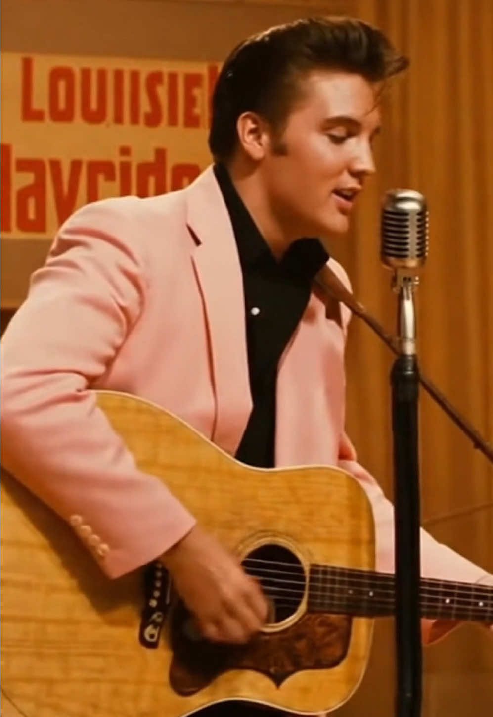 Elvis presley performing at the Louisiana Hayride, 1956. At the time, he was a relatively unknown 19-year-old from Memphis, and this performance is considered a pivotal moment in his career and the early development of rock and roll. #elvispresley #sora #fyp #elvis #rockandroll 