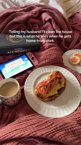 I loooove my bed #bedrotting #breakfast #BookTok 