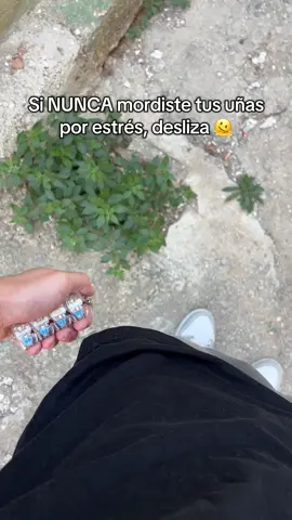 Estaba cansado de comerme las uñas entonces me regalaron esto🥹#keychain #led #keyboardasmr #stressfree #relaxing es super relajante, sus teclas mecanicas y luces hacen que mi mente encuentre calma 🤩.