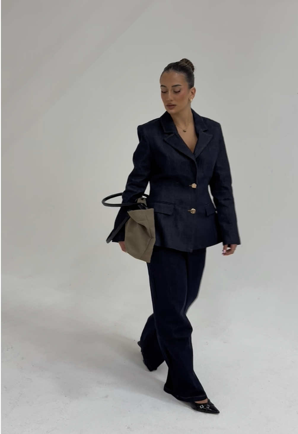 Another day on set 🎬 #model #fashion #petitemodel #OOTD #coordset  