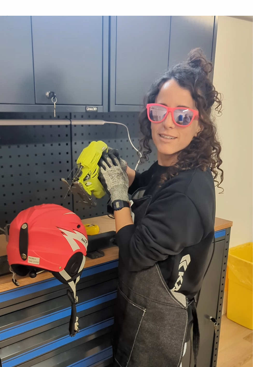 Quali sono i criteri da tenere in considerazione per scegliere un casco da sci adatto ? 🪖 #negoziosportivo #tinosport #skielmets #skigear #skitips 