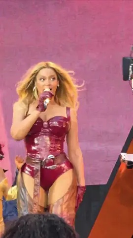 🫦  #beyonce #cowboycarterworldtour #honey #foryoupage 